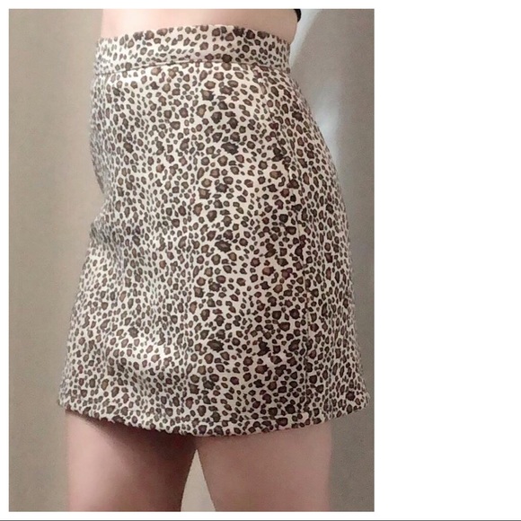 Cheetah print suede mini skirt - Picture 2 of 7